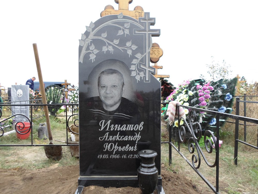 zakazat-pamyatnik-na-mogilu